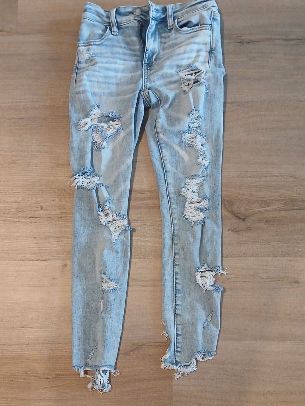 American Eagle Outfitters Light Wash Ripped Skinny Jeans